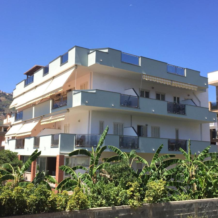 Le Zagare Apartments Сант-Алессио-Сикуло Экстерьер фото
